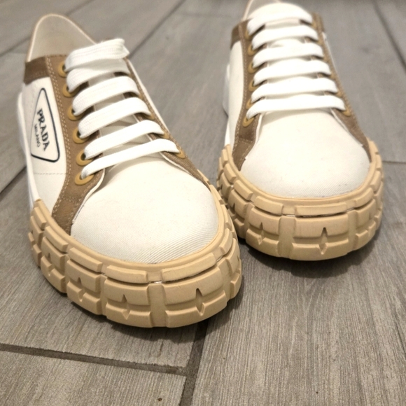 Prada Chunky Sole Sneakers in White and Tan Size 38 Or 7.5 - Picture 1 of 7